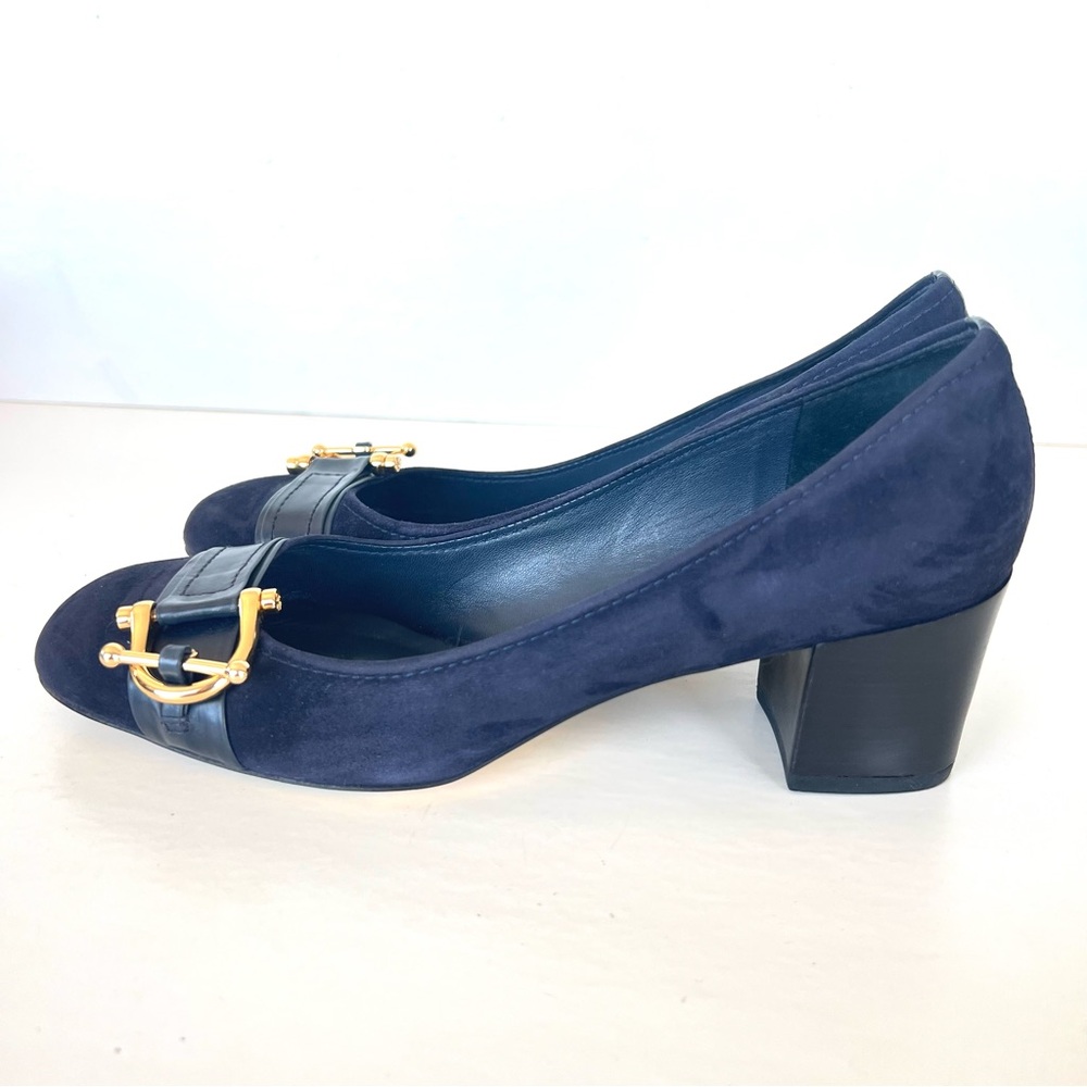 TORY BURCH Noel Navy Blue Suede Gold Horse Bit Vntg Closed Toe Heel Pump Sz 8 M - Picture 6 of 11
